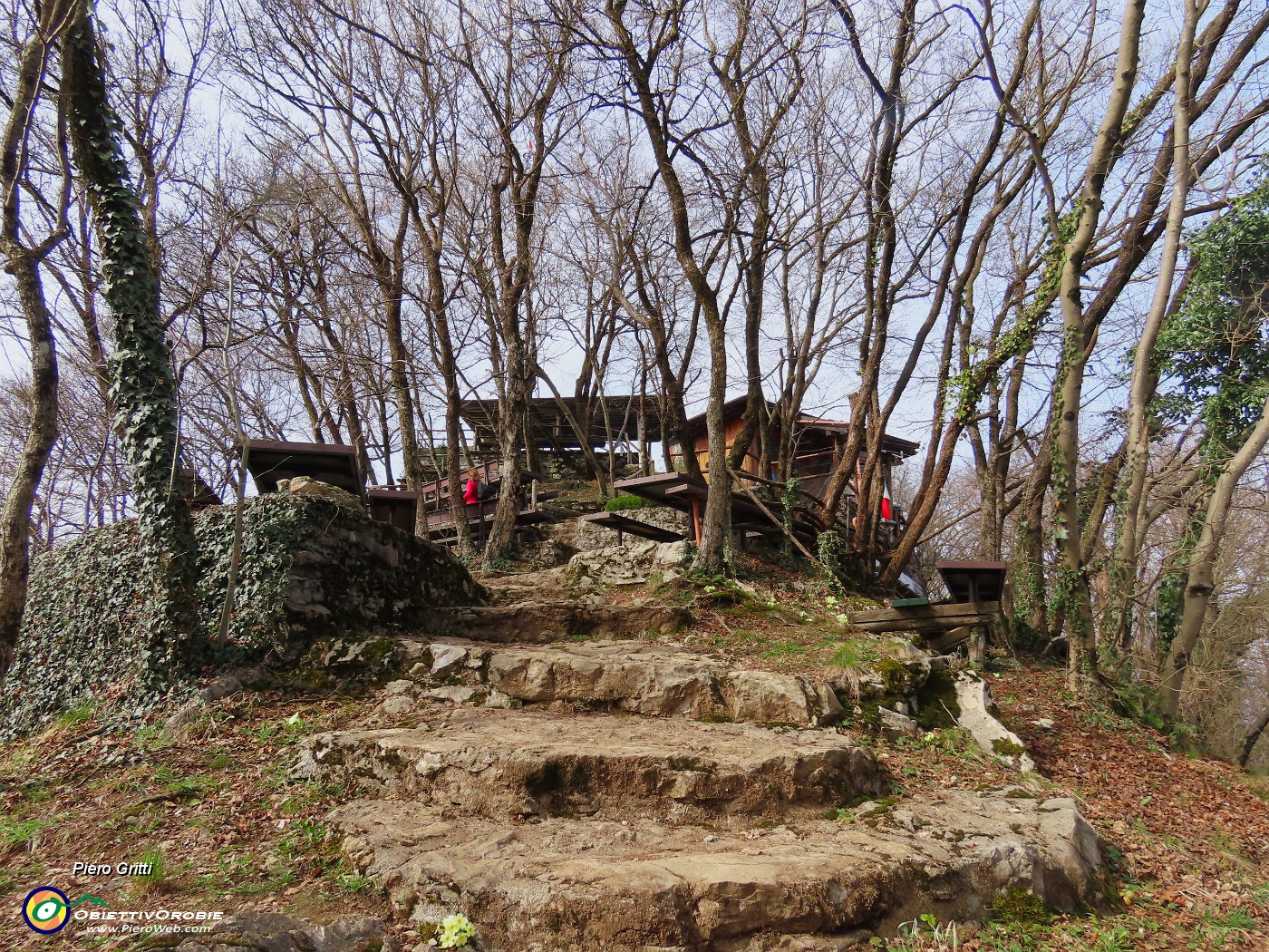 54 Bivacco Alpini Monte Ubione in vetta (895 m) .JPG